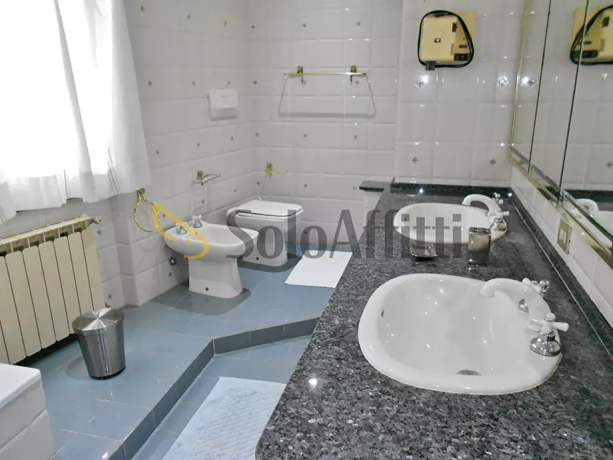 Immagine 17 di Villetta a schiera in affitto  in Via Fiorenzuola di Focara a Fiumicino