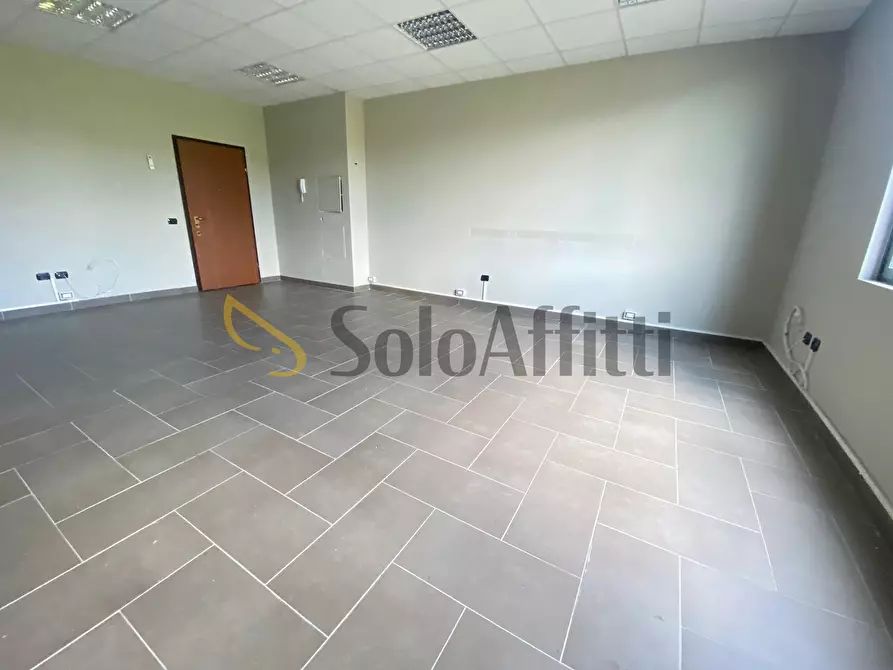 Immagine 4 di Ufficio in affitto  in Viale delle industrie a Caserta