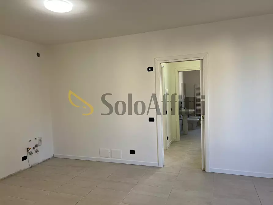 Immagine 8 di Trilocale in affitto  a Rovellasca