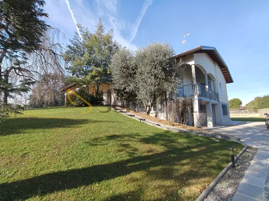 Immagine 1 di Villa in affitto  a Marnate