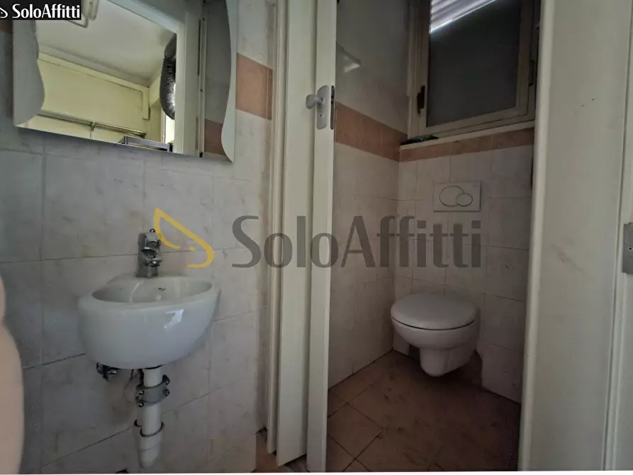 Immagine 19 di Locale commerciale in affitto  in Via Antonio Origo 28 a Lissone