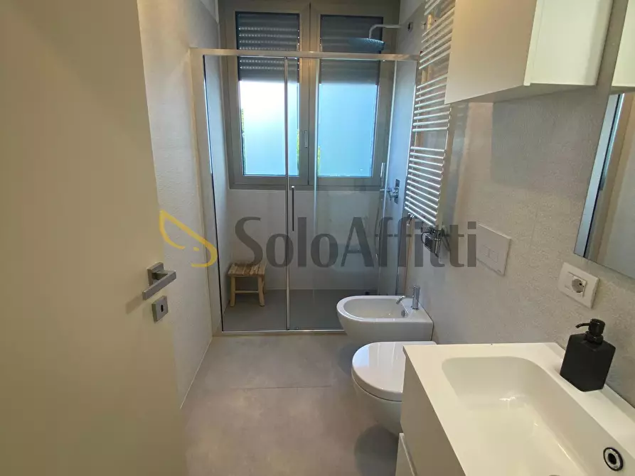 Immagine 25 di Quadrilocale in affitto  in Viale dei Mille 1 a Riccione