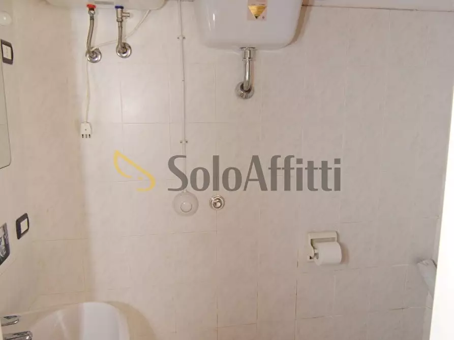 Immagine 11 di Locale commerciale in affitto  a Livorno