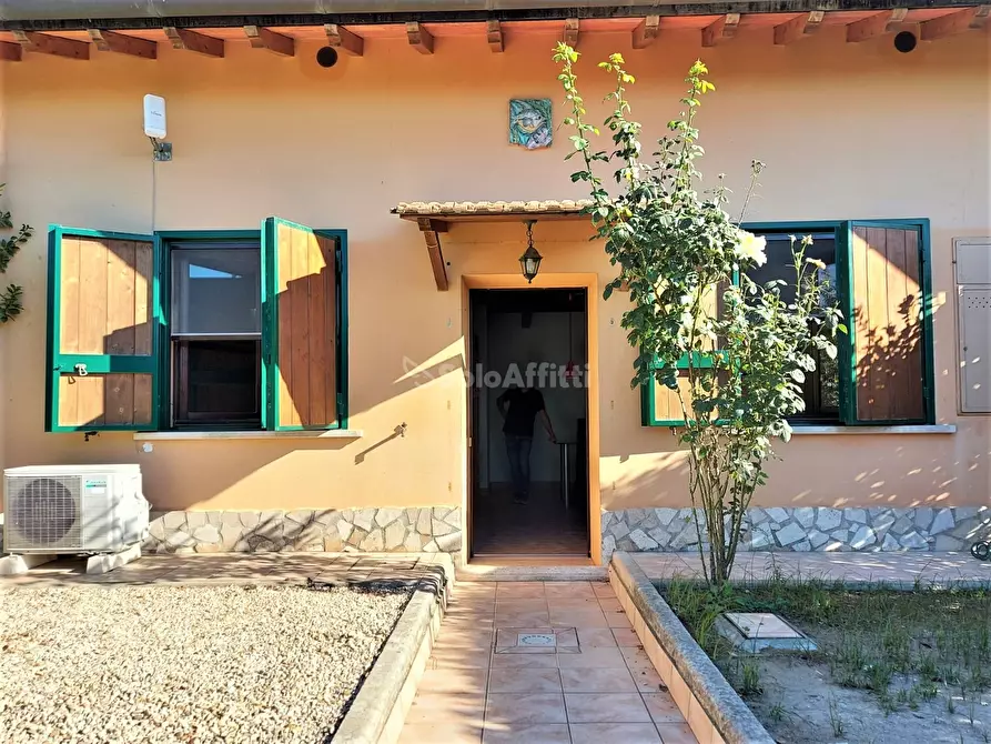 Immagine 4 di Villetta a schiera in affitto  in Viale dei Monti dell'Ara a Fiumicino