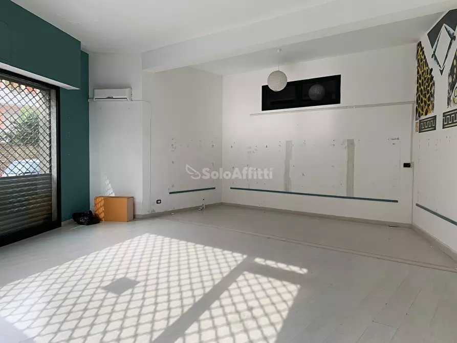 Immagine 2 di Locale commerciale in affitto  a Catanzaro