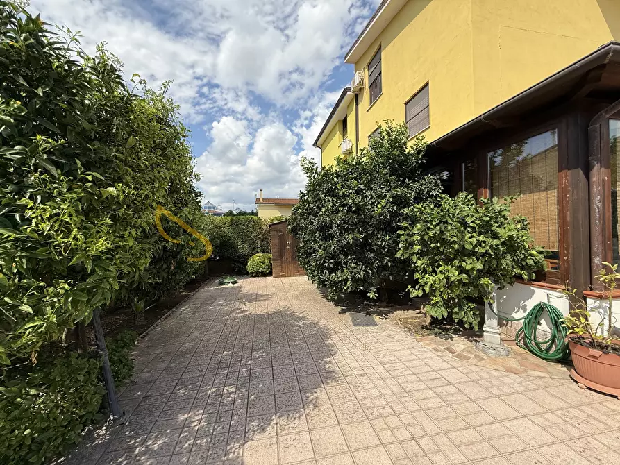 Immagine 27 di Villa in affitto  in Via Martiri di Nassirya 16 a San Floro