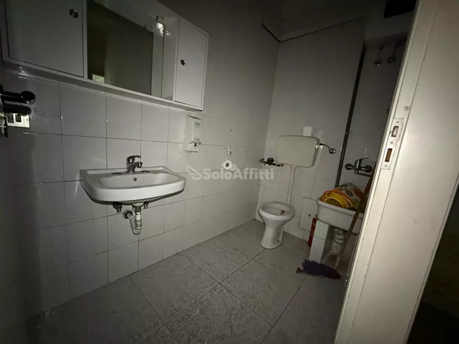 Immagine 9 di Locale commerciale in affitto  in Via Renato de Martino 4 a Caserta