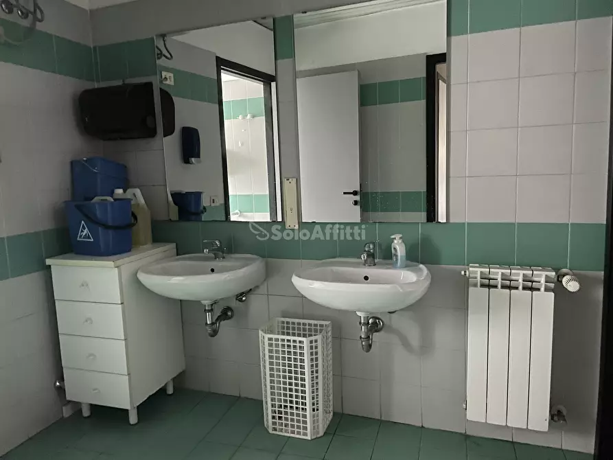 Immagine 43 di Locale commerciale in affitto  in Piazza Baracca 18 a Buscate