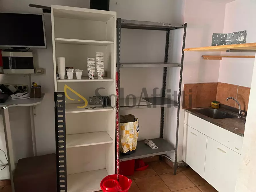 Immagine 10 di Locale commerciale in affitto  in Via Giulia di Barolo a Torino