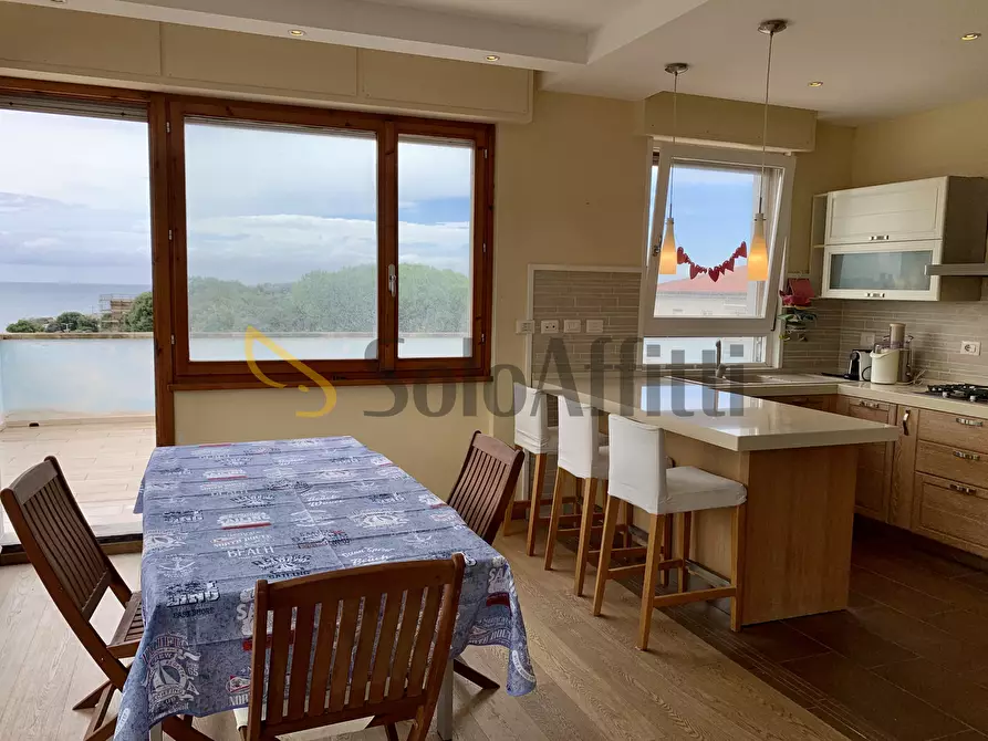 Immagine 1 di Quadrilocale in affitto  in Via dei Pensieri 89 a Livorno