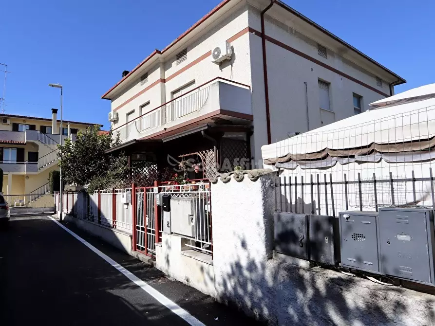 Immagine 11 di Bilocale in affitto  in Via Giuseppe Ungaretti 10 a Tortoreto