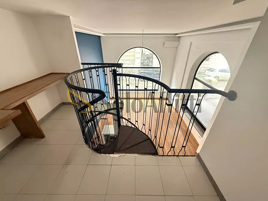 Immagine 9 di Locale commerciale in affitto  in via Colombo 24 a Caserta