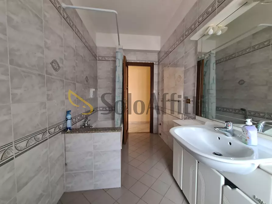 Immagine 11 di Stanza singola in affitto  a Catanzaro