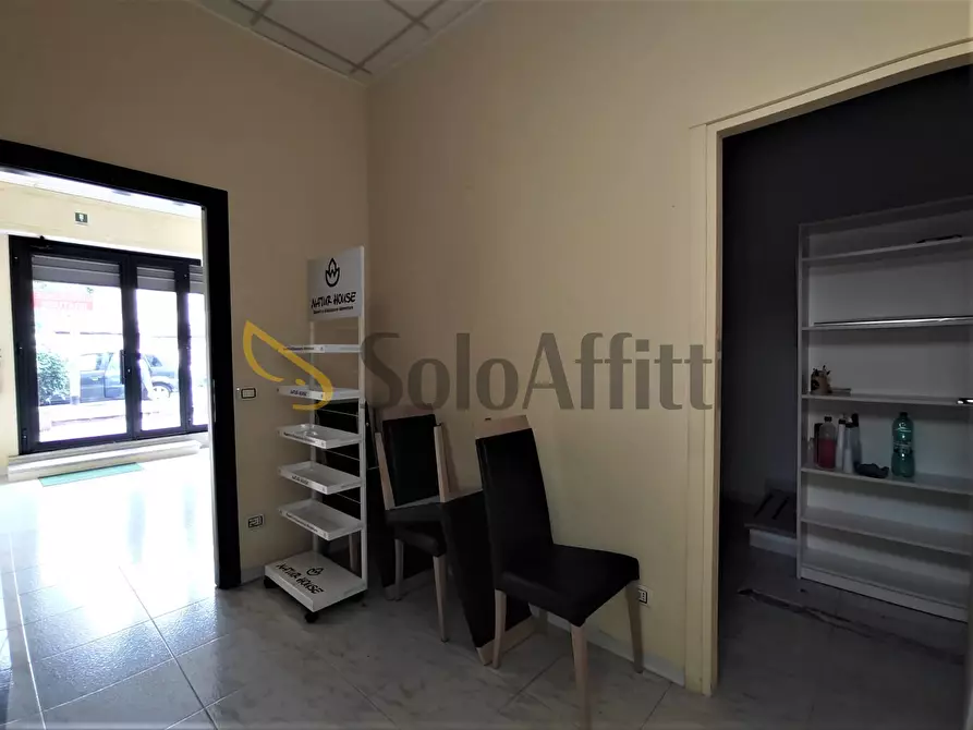 Immagine 8 di Locale commerciale in affitto  in Via della Pisana a Roma