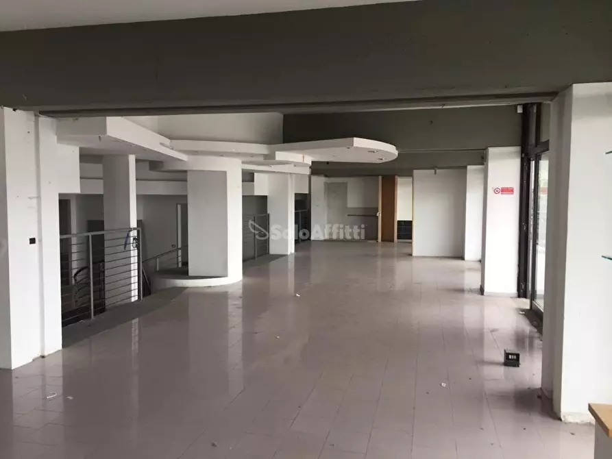 Immagine 16 di Locale commerciale in affitto  in Strada Cambiano 220 a Chieri