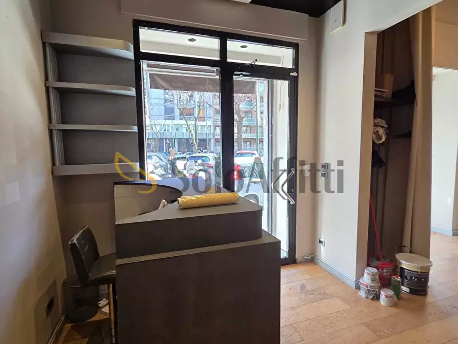 Immagine 18 di Locale commerciale in affitto  in Corso Re Umberto 46 a Torino