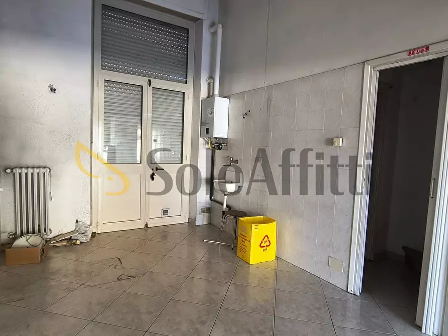 Immagine 8 di Locale commerciale in affitto  a Orbassano