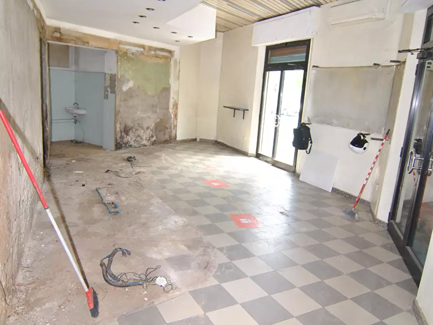 Immagine 4 di Locale commerciale in affitto  a Livorno