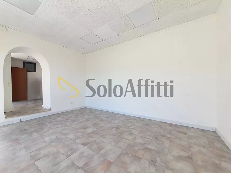 Immagine 3 di Locale commerciale in affitto  in Viale degli Angioini 101 a Catanzaro