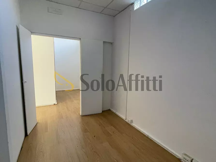 Immagine 17 di Locale commerciale in affitto  a Frosinone