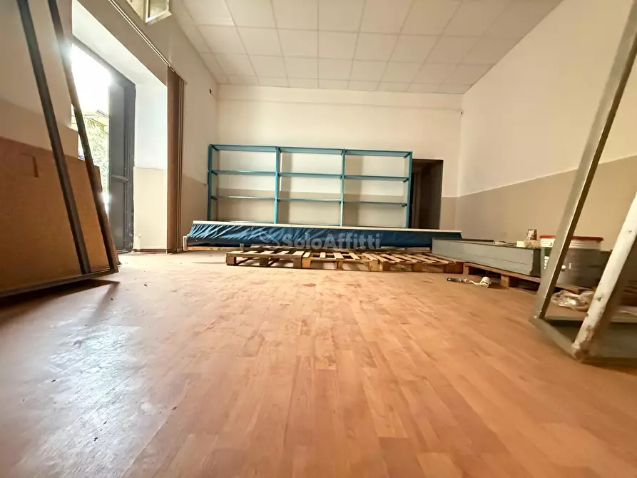 Immagine 9 di Locale commerciale in affitto  in Via Giulio Antonio Acquaviva 226 a Caserta