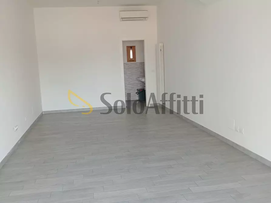 Immagine 6 di Laboratorio in affitto  a Falconara Marittima