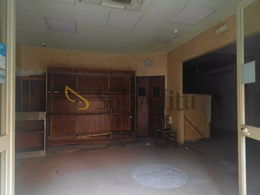 Immagine 6 di Locale commerciale in affitto  in Via Vittorio Emanuele Orlando 95 a Catania