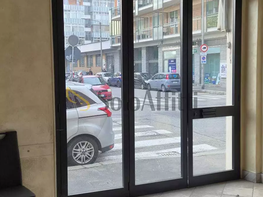 Immagine 4 di Locale commerciale in affitto  in VIA ERITREA 49 a Torino