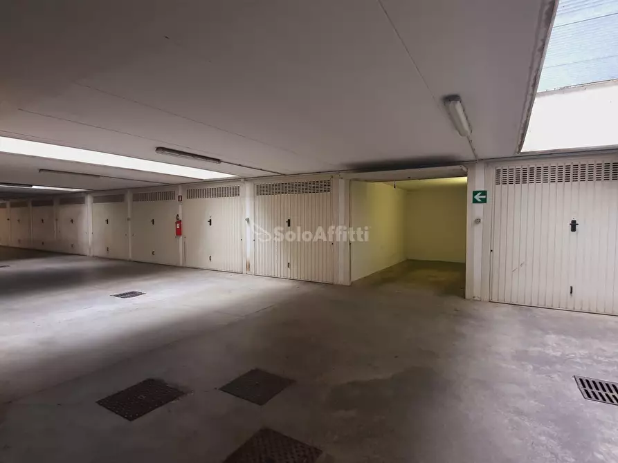 Immagine 10 di Garage in affitto  in Via Solferino 18 a Seregno