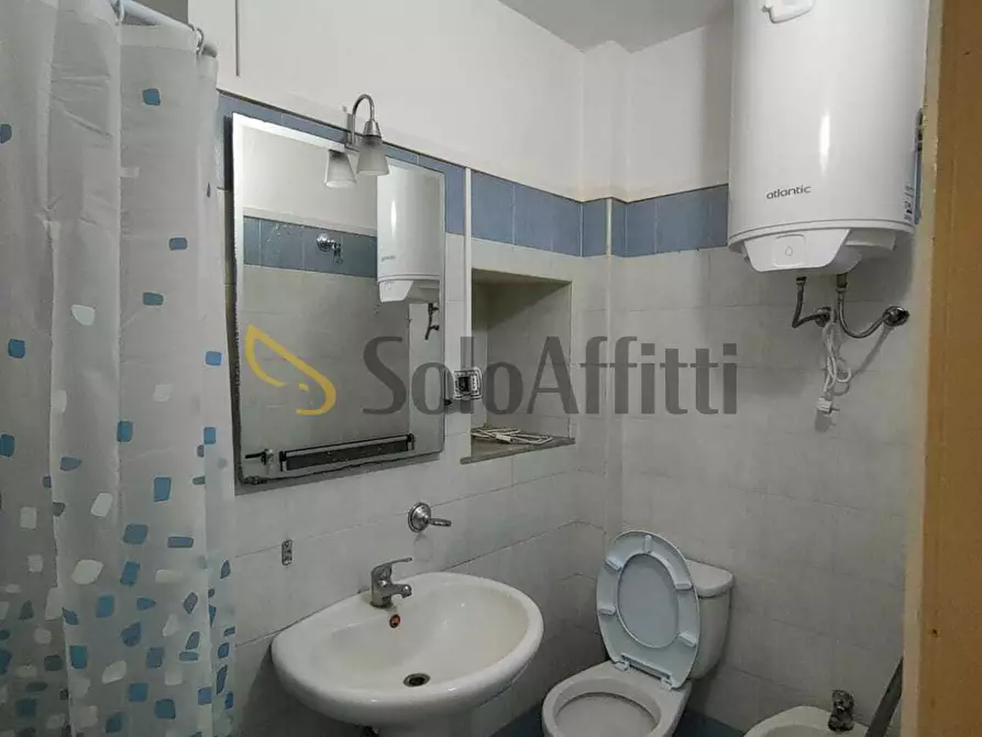 Immagine 10 di Stanza singola in affitto  a Catania