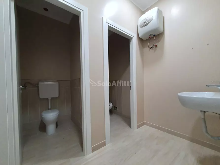 Immagine 8 di Ufficio in affitto  a Borgia