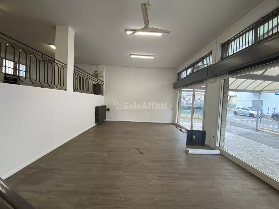 Immagine 5 di Locale commerciale in affitto  in Via dei Martiri 33A a Rimini