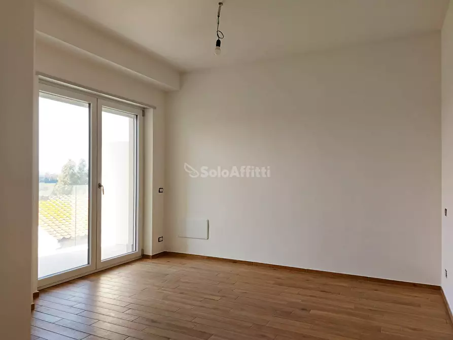 Immagine 26 di Trilocale in affitto  in Via del Castello a Roma