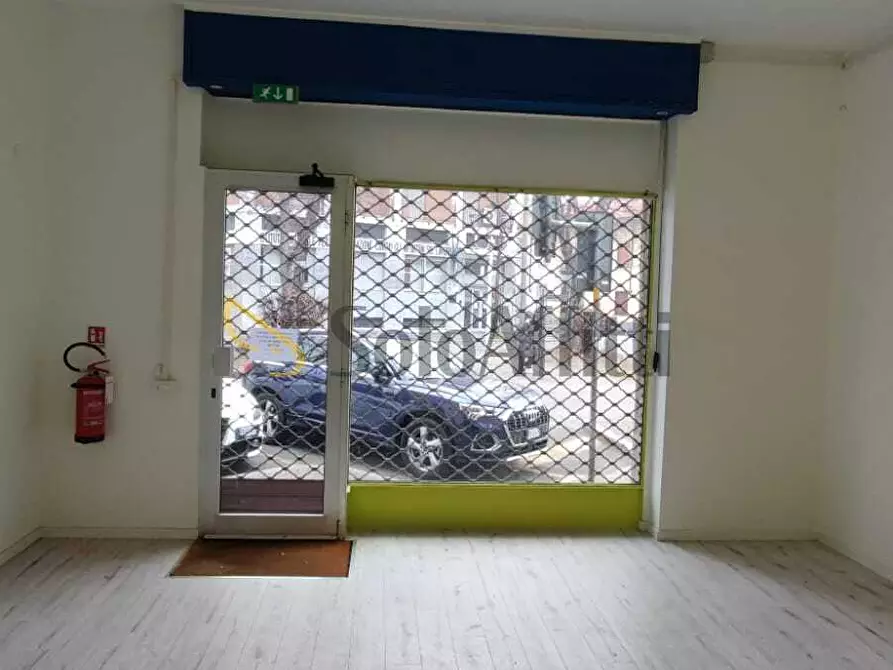 Immagine 7 di Locale commerciale in affitto  in Piazzale Caduti Saronnesi 8 a Saronno