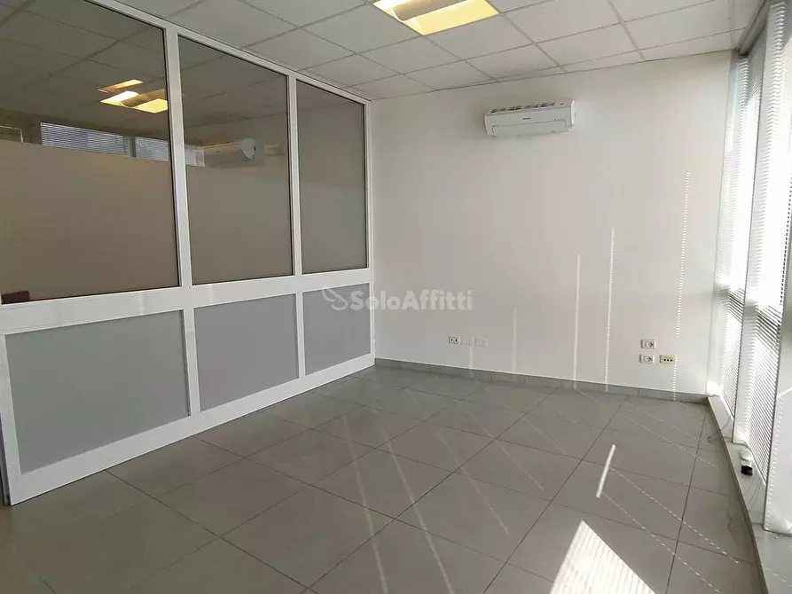 Immagine 10 di Ufficio in affitto  in Zona Fiori a Terni