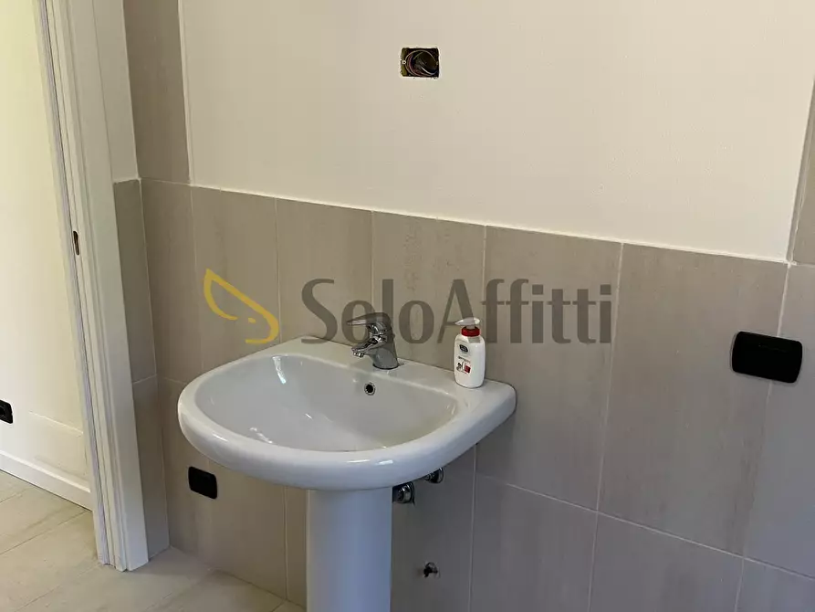 Immagine 20 di Trilocale in affitto  a Rovellasca