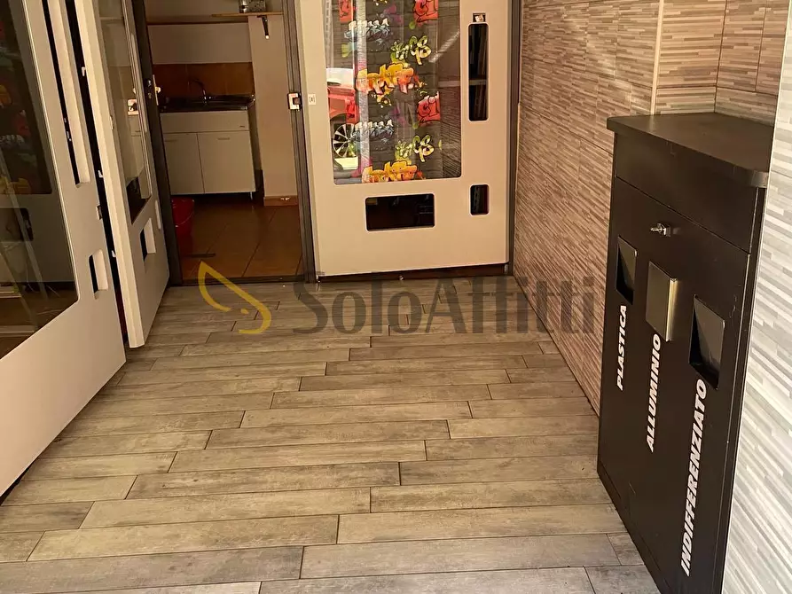 Immagine 3 di Locale commerciale in affitto  in Via Giulia di Barolo a Torino