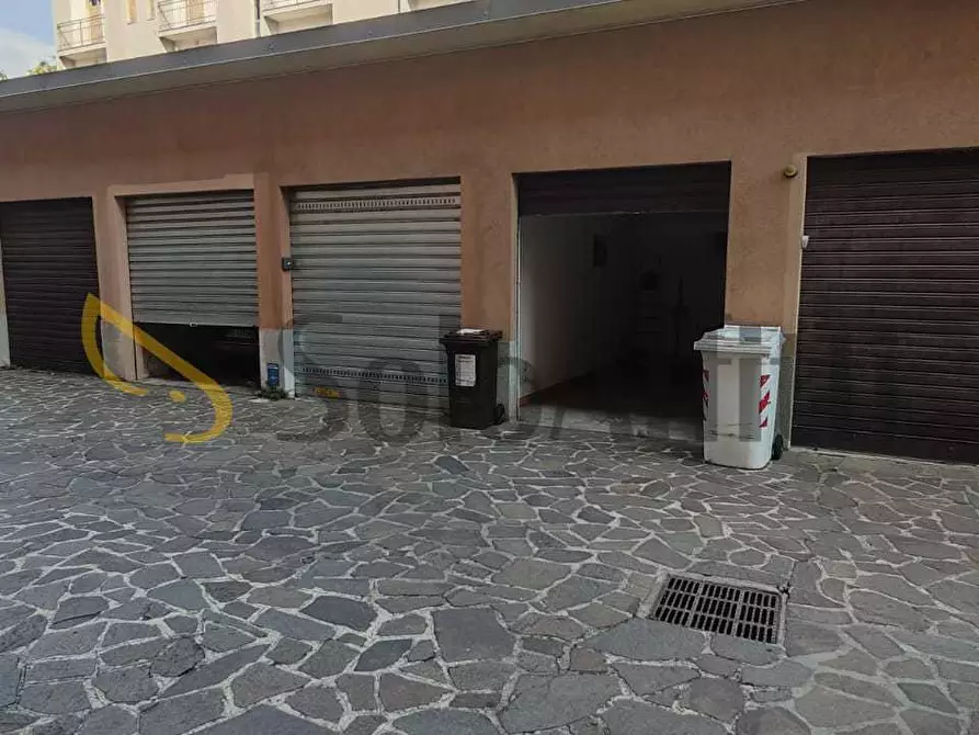 Immagine 5 di Garage in affitto  in Via Fratelli Cervi a Desio