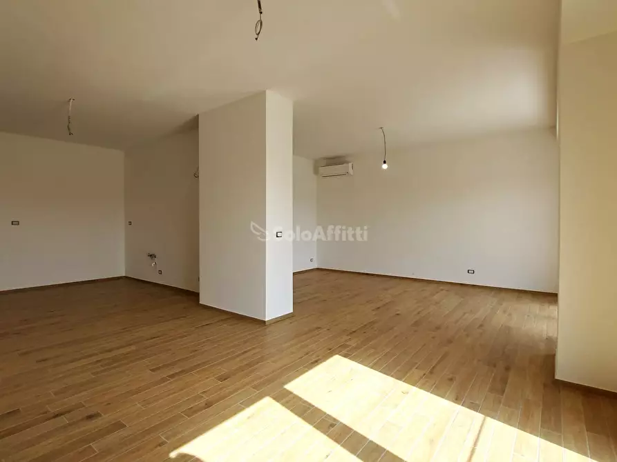 Immagine 15 di Trilocale in affitto  in Via del Castello a Roma