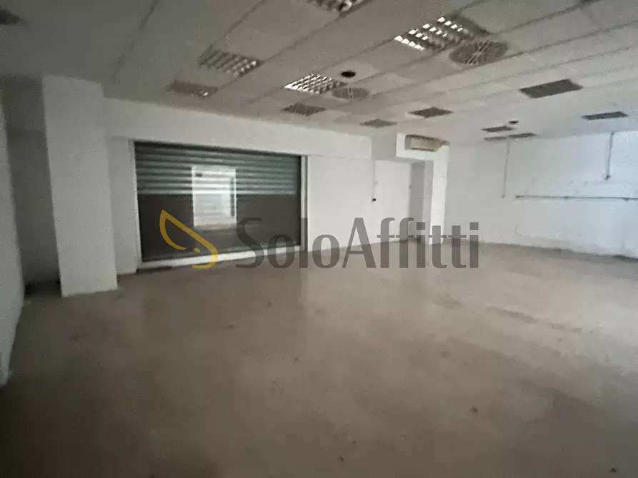 Immagine 8 di Locale commerciale in affitto  a Frosinone