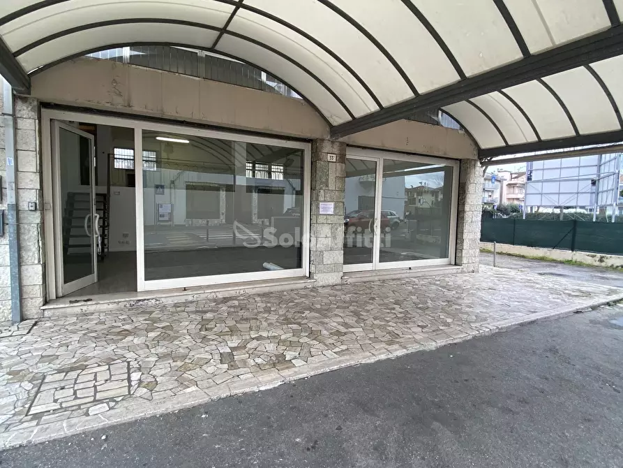 Immagine 2 di Locale commerciale in affitto  in Via dei Martiri 33A a Rimini