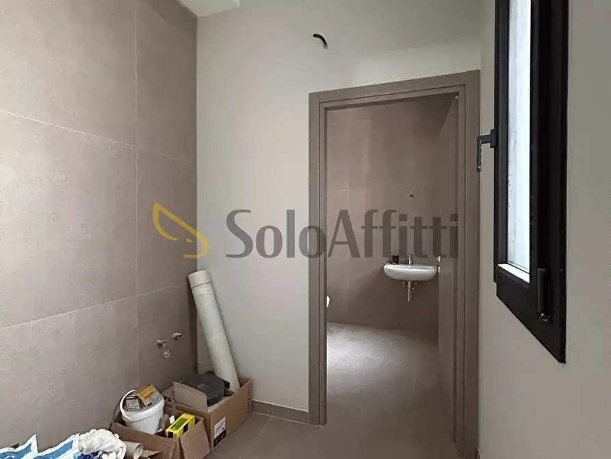 Immagine 8 di Locale commerciale in affitto  a Cagliari