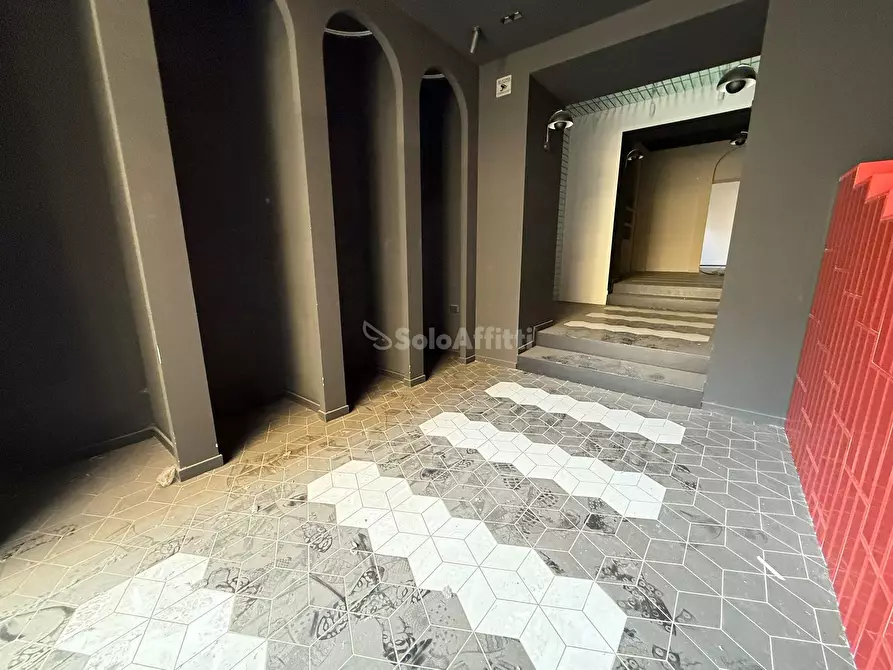 Immagine 3 di Locale commerciale in affitto  a Caserta