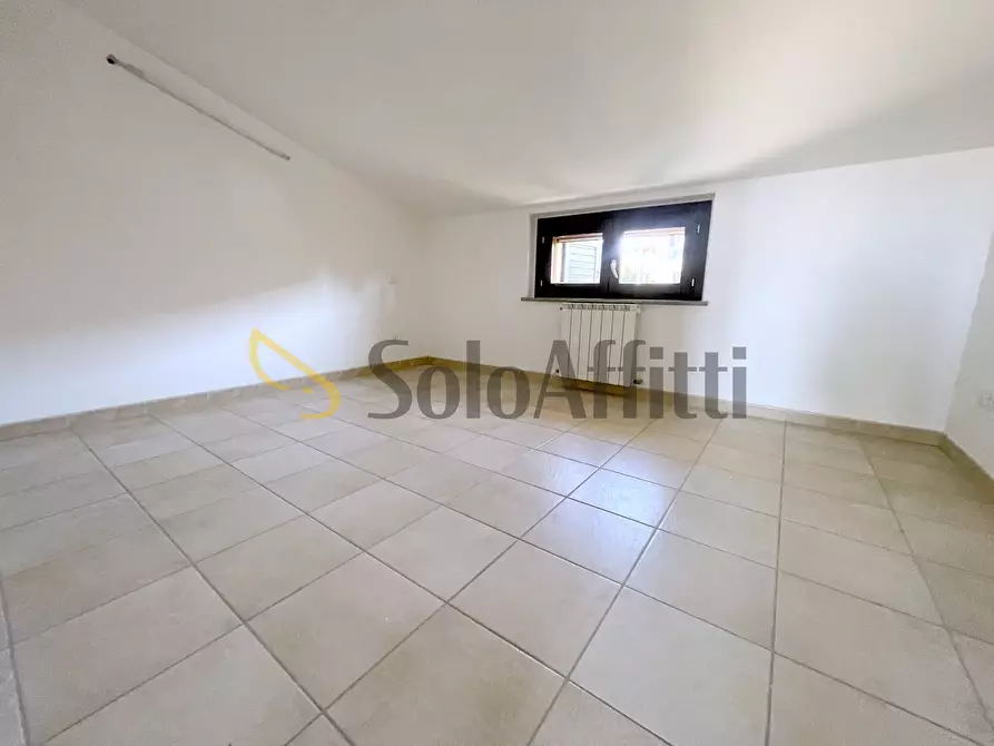 Immagine 14 di Trilocale in affitto  a Osimo