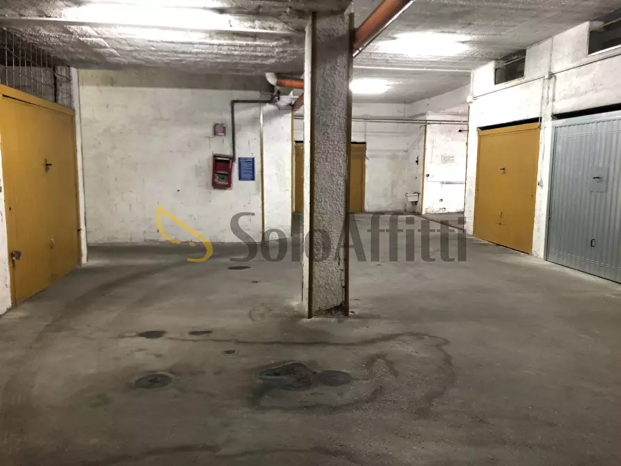 Immagine 2 di Garage in affitto  in Via Pasquale Amato a Caserta
