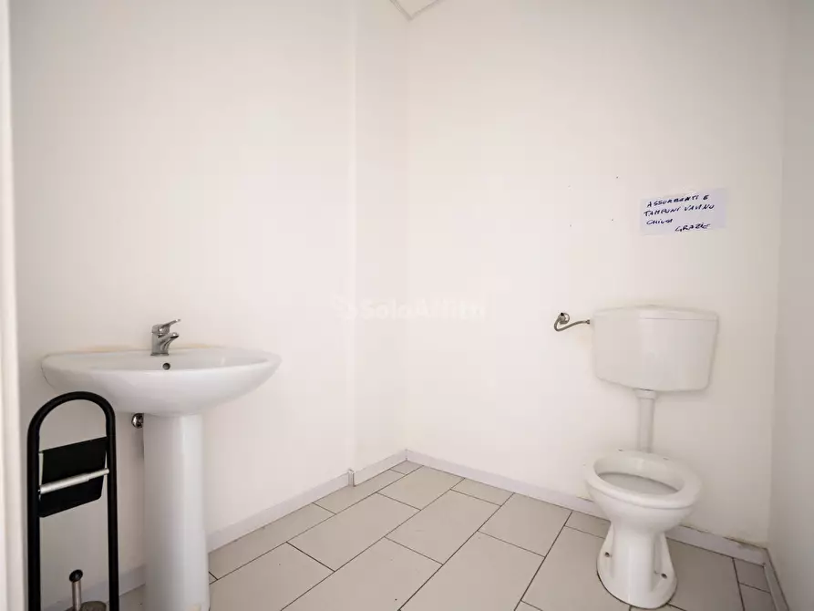 Immagine 9 di Ufficio in affitto  a Catanzaro