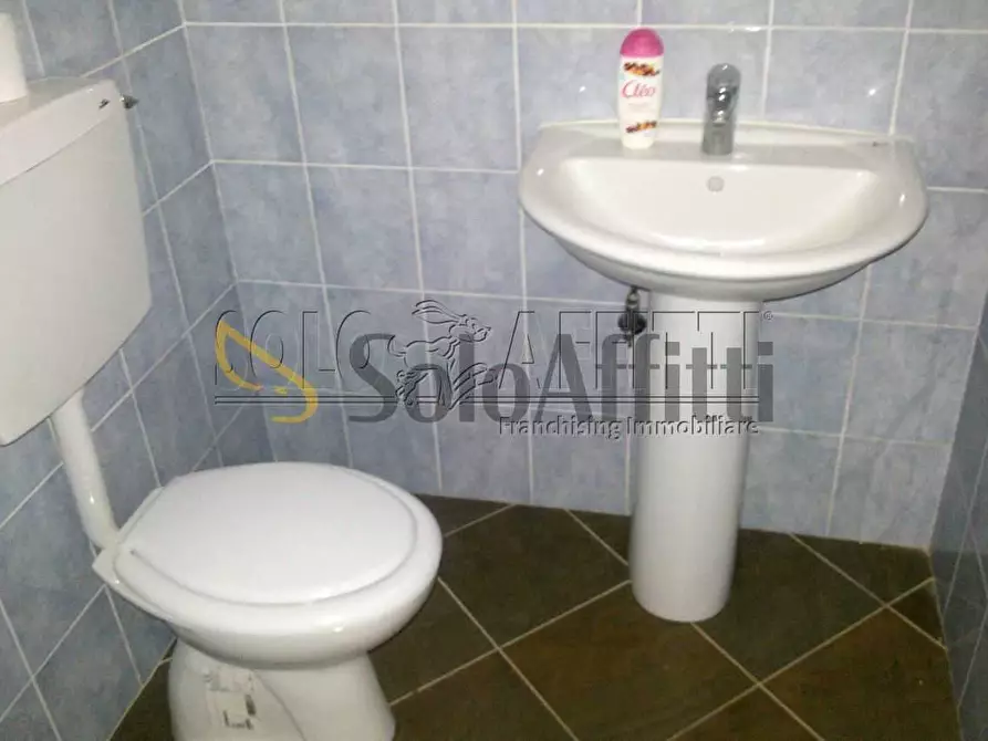 Immagine 3 di Locale commerciale in affitto  a Catanzaro