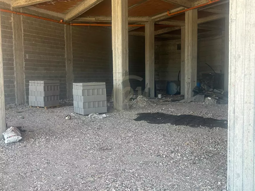 Immagine 3 di Magazzino in vendita  a Belpasso