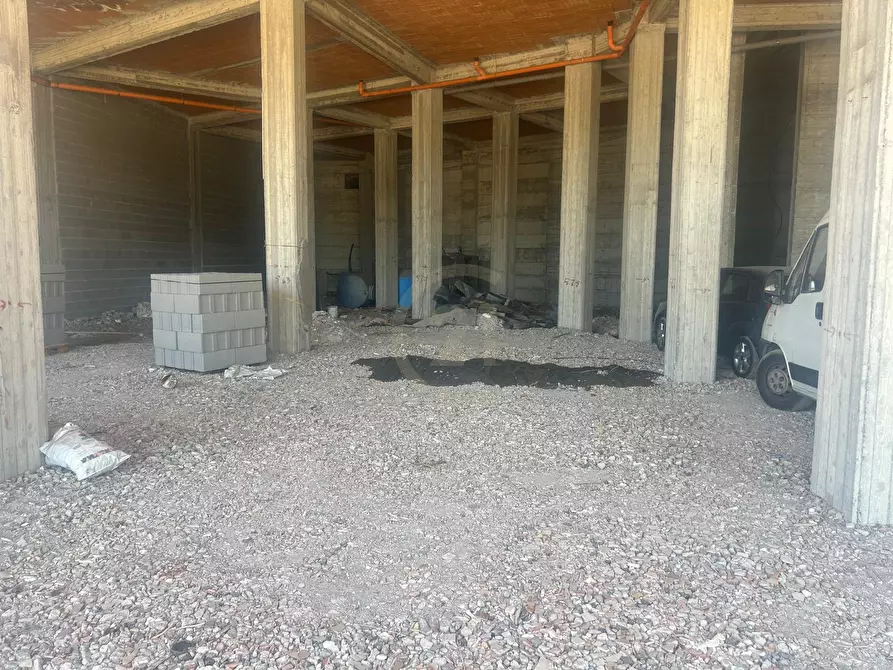 Immagine 1 di Magazzino in vendita  a Belpasso