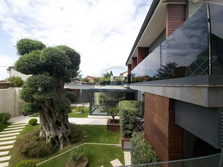 Immagine 5 di Villa in vendita  a Mascalucia